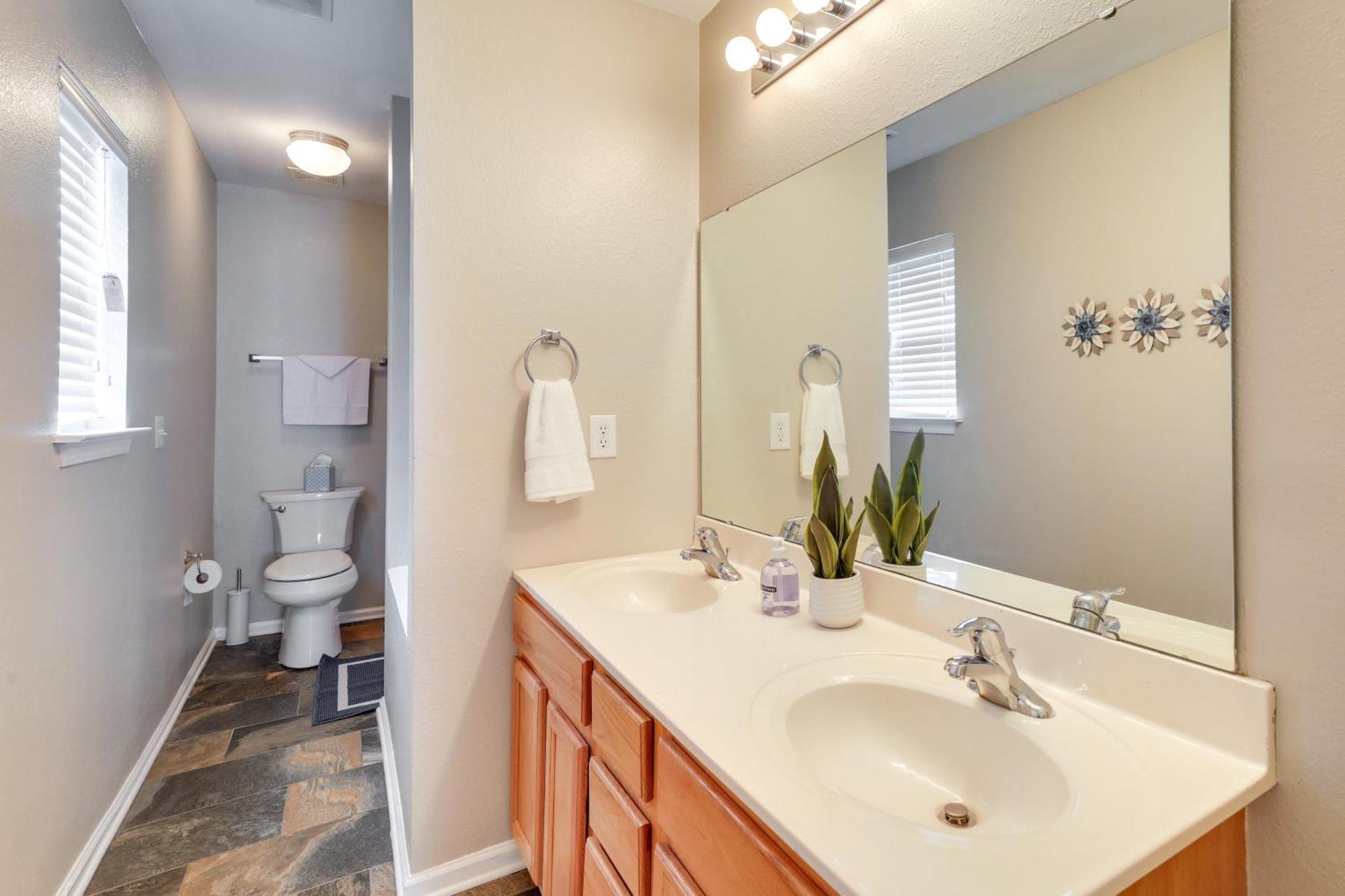 Charming North Charleston Townhome - Pets Welcome! المظهر الخارجي الصورة